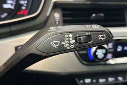 Sininen Audi A4 2023 kuva 16.