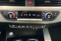 Sininen Audi A4 2023 kuva 18.
