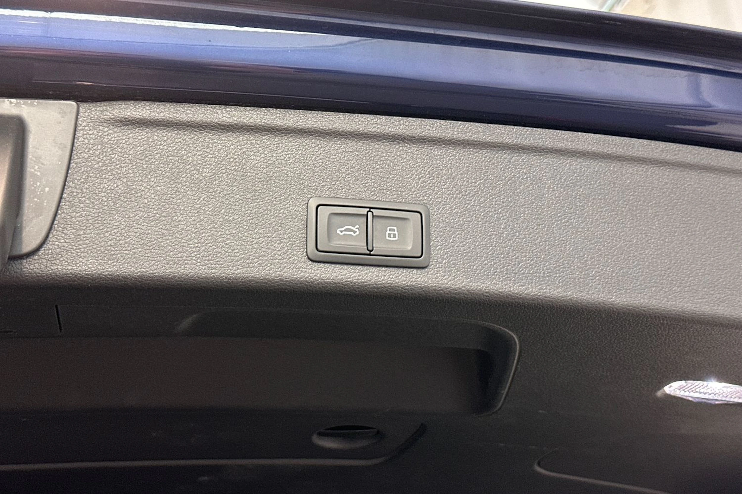 Sininen Audi A4 2023 kuva 30.