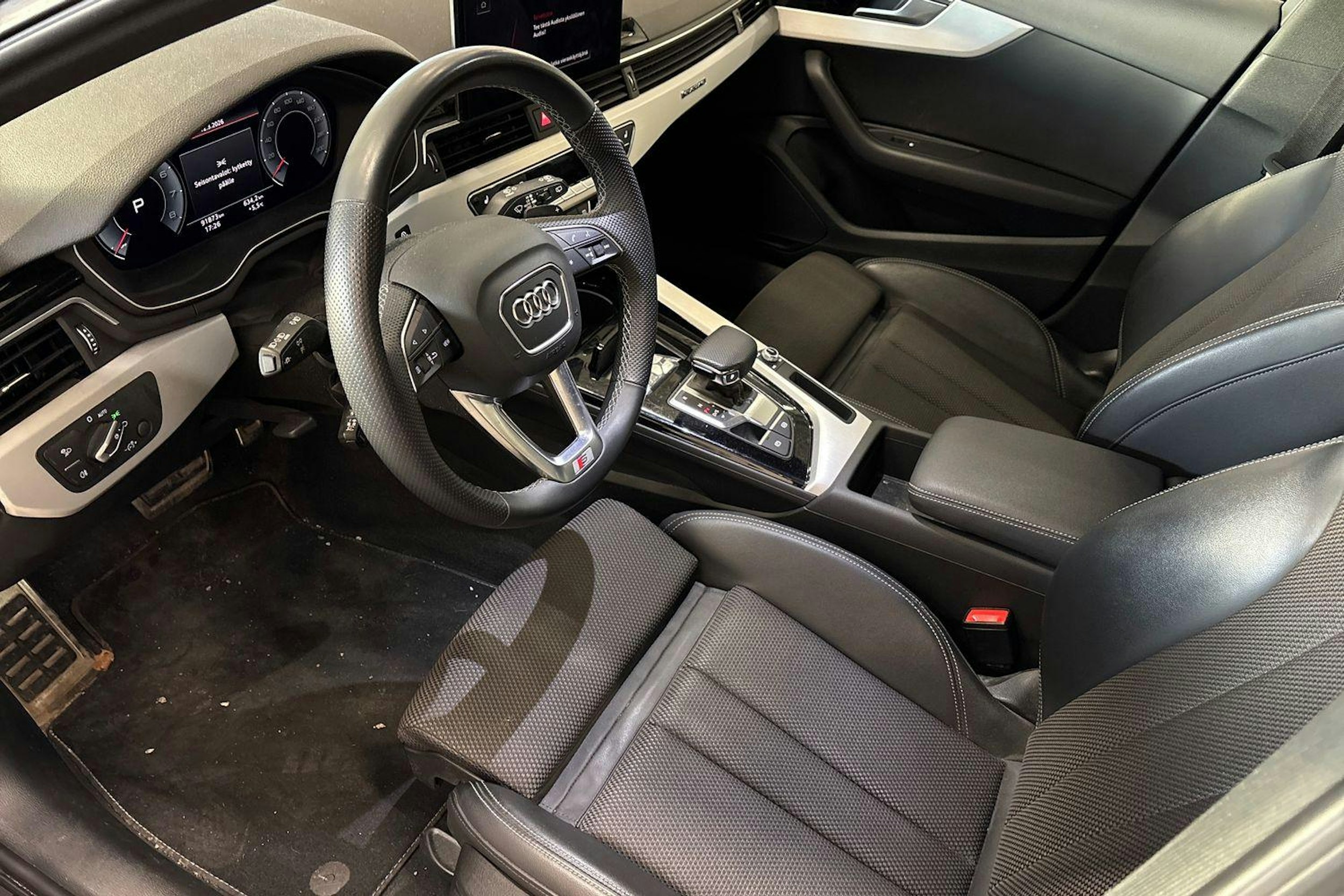 harmaa Audi A4 2023 kuva 3.