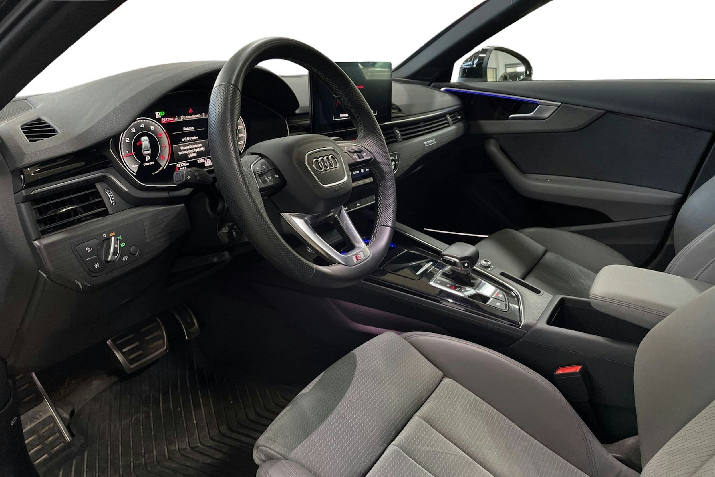musta Audi A4 2023 kuva 7.