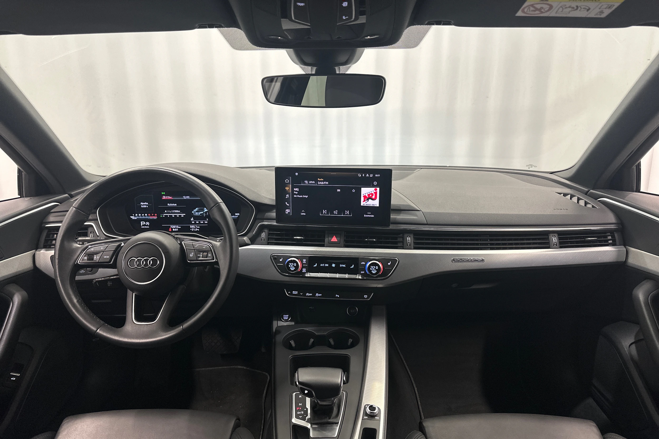 musta Audi A4 2023 kuva 11.