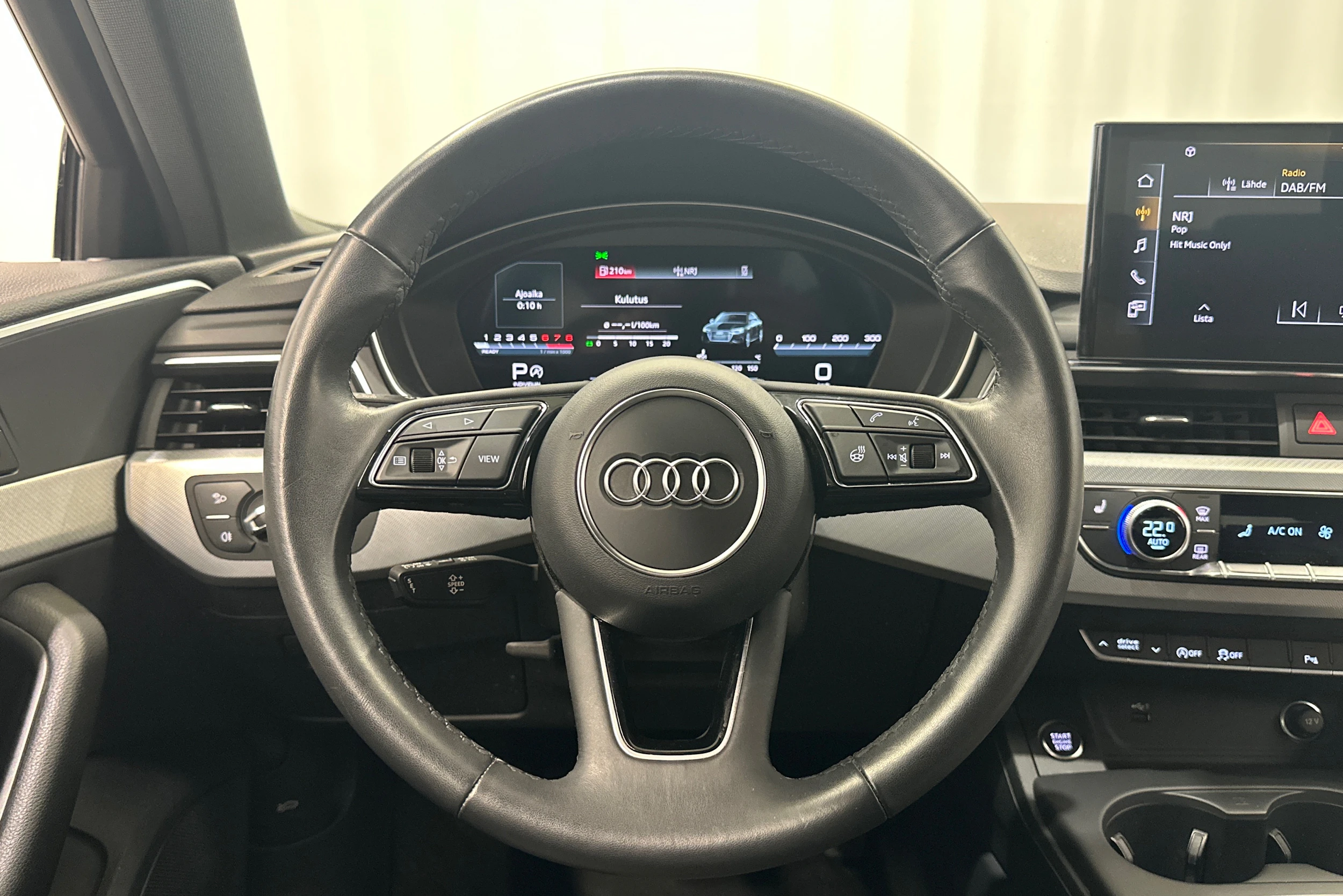musta Audi A4 2023 kuva 12.