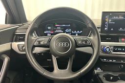 musta Audi A4 2023 kuva 12.