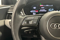 musta Audi A4 2023 kuva 13.