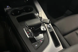musta Audi A4 2023 kuva 16.