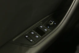 musta Audi A4 2023 kuva 23.