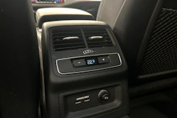 musta Audi A4 2023 kuva 24.