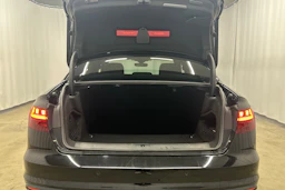 musta Audi A4 2023 kuva 25.