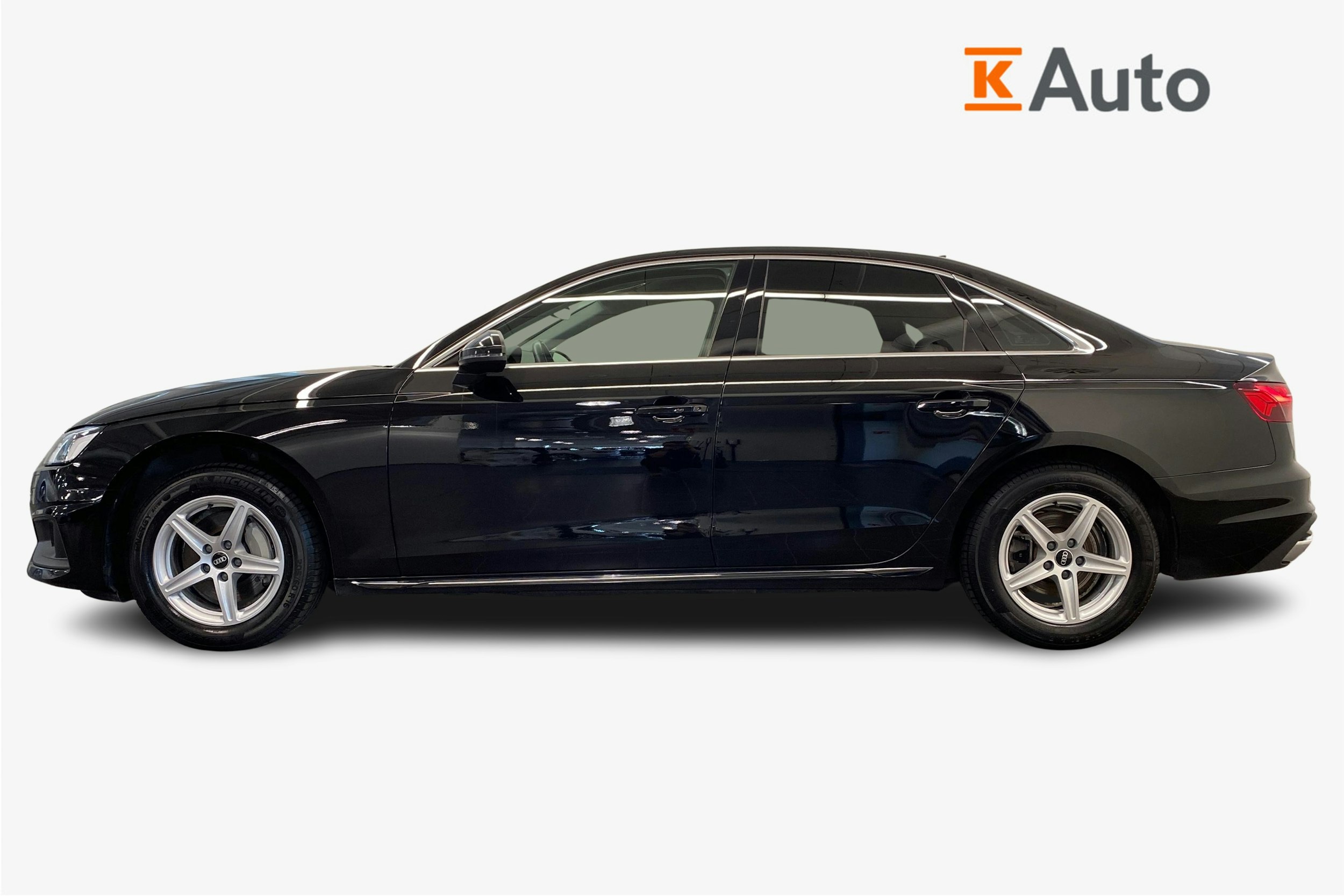 musta Audi A4 2023 kuva 6.