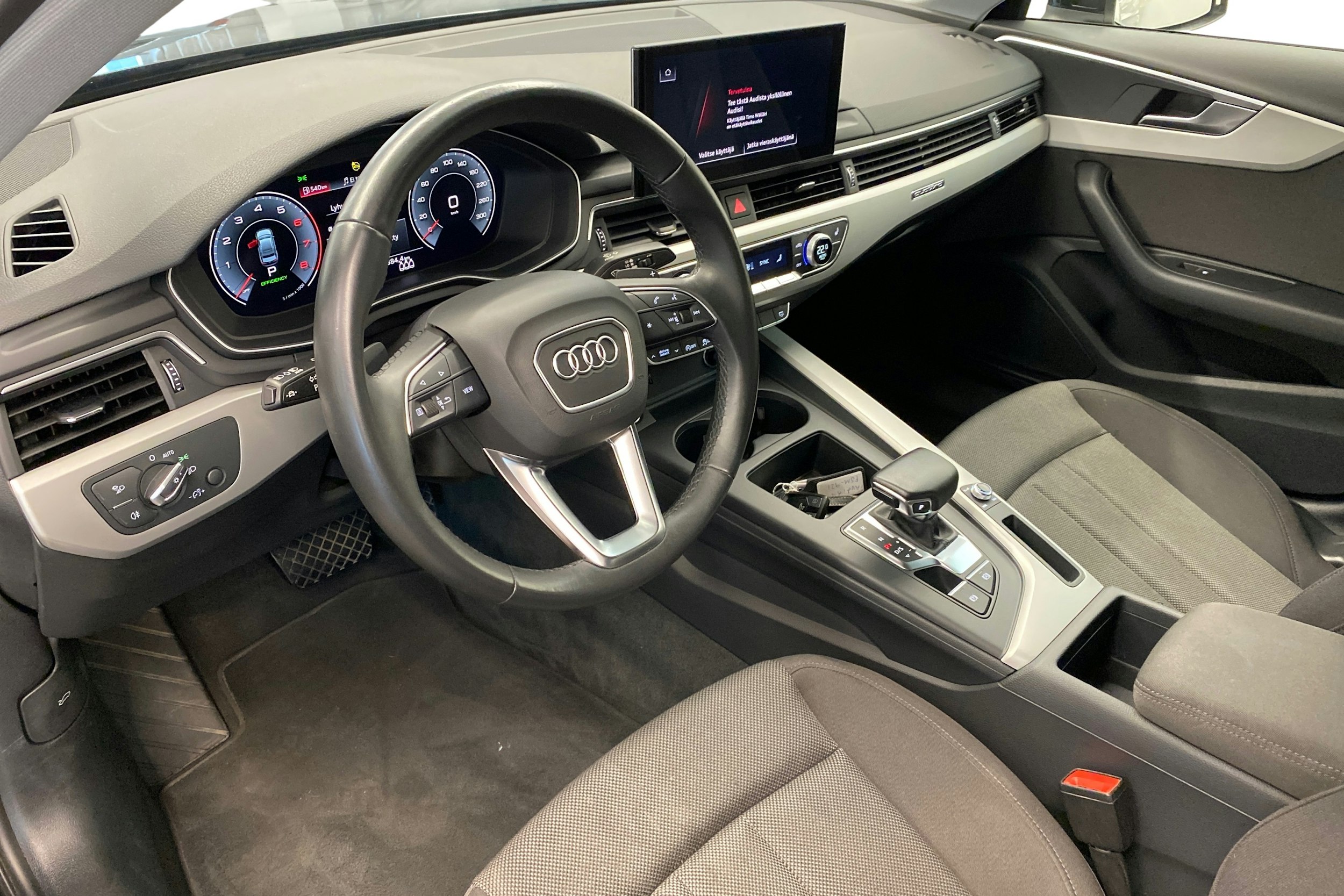 musta Audi A4 2023 kuva 7.
