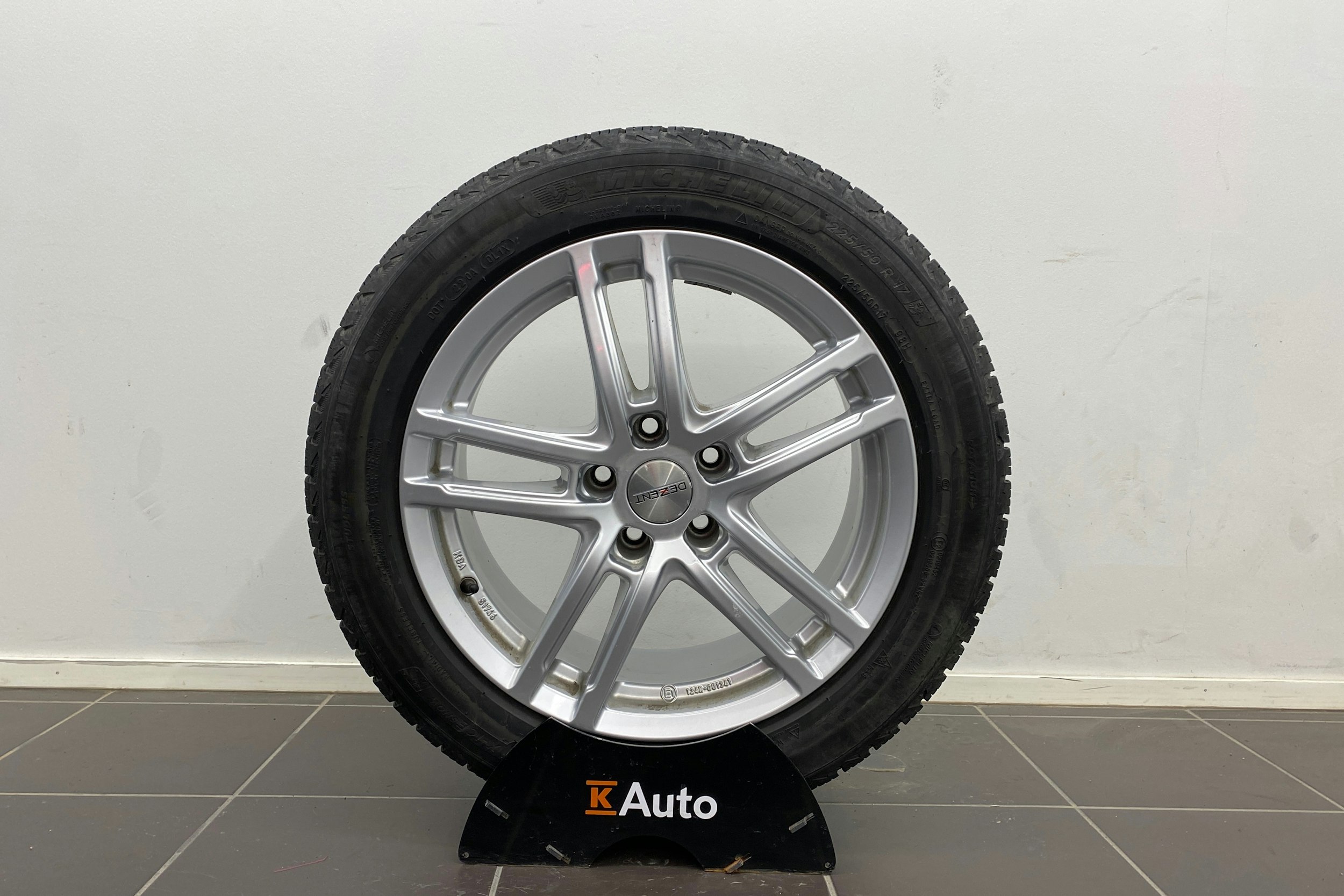 musta Audi A4 2023 kuva 13.