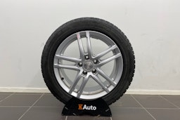 musta Audi A4 2023 kuva 13.