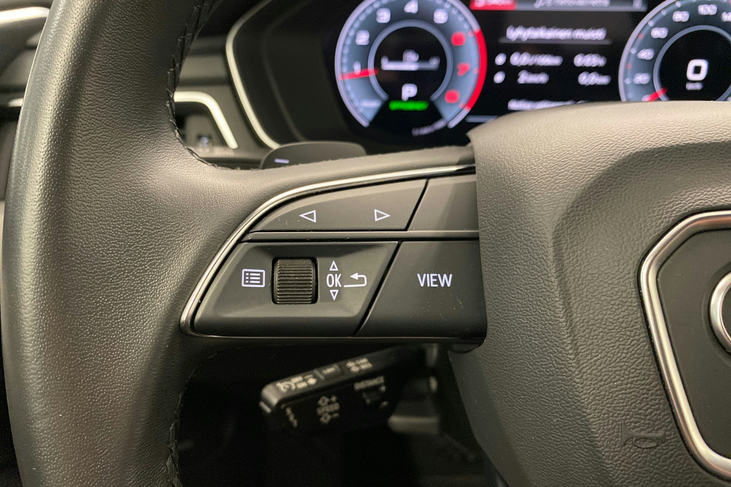 musta Audi A4 2023 kuva 17.