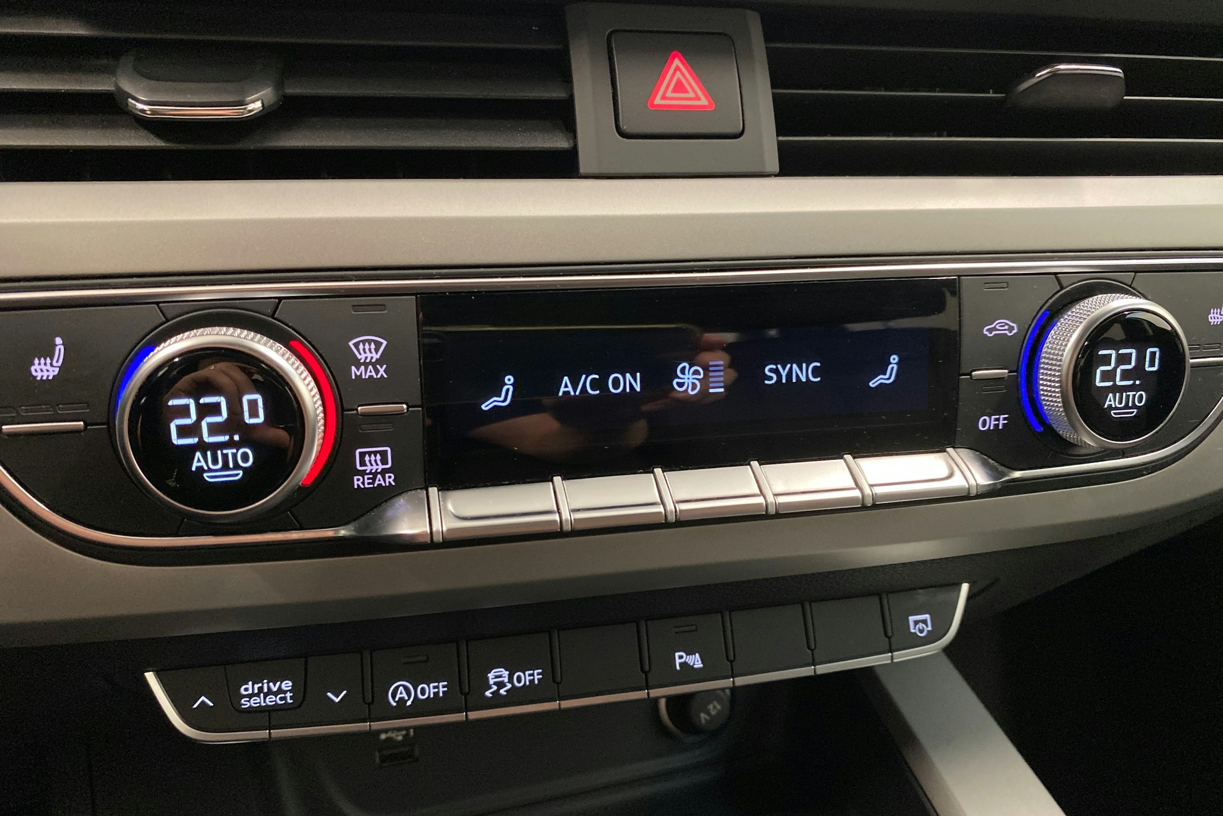 musta Audi A4 2023 kuva 29.