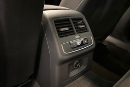 musta Audi A4 2023 kuva 32.