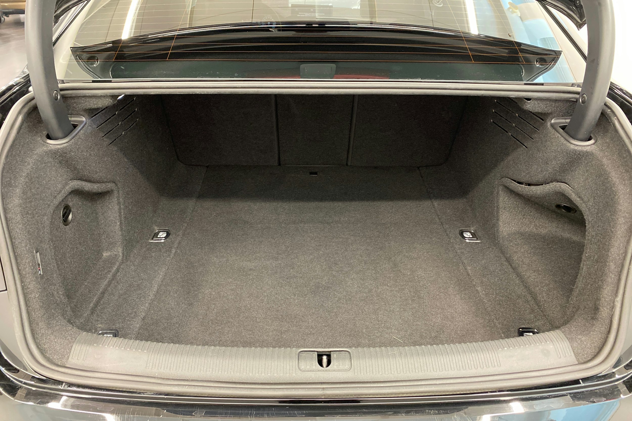 musta Audi A4 2023 kuva 33.