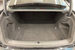 musta Audi A4 2023 kuva 33.