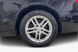 musta Audi A4 2023 kuva 11.