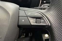 musta Audi A4 2023 kuva 17.