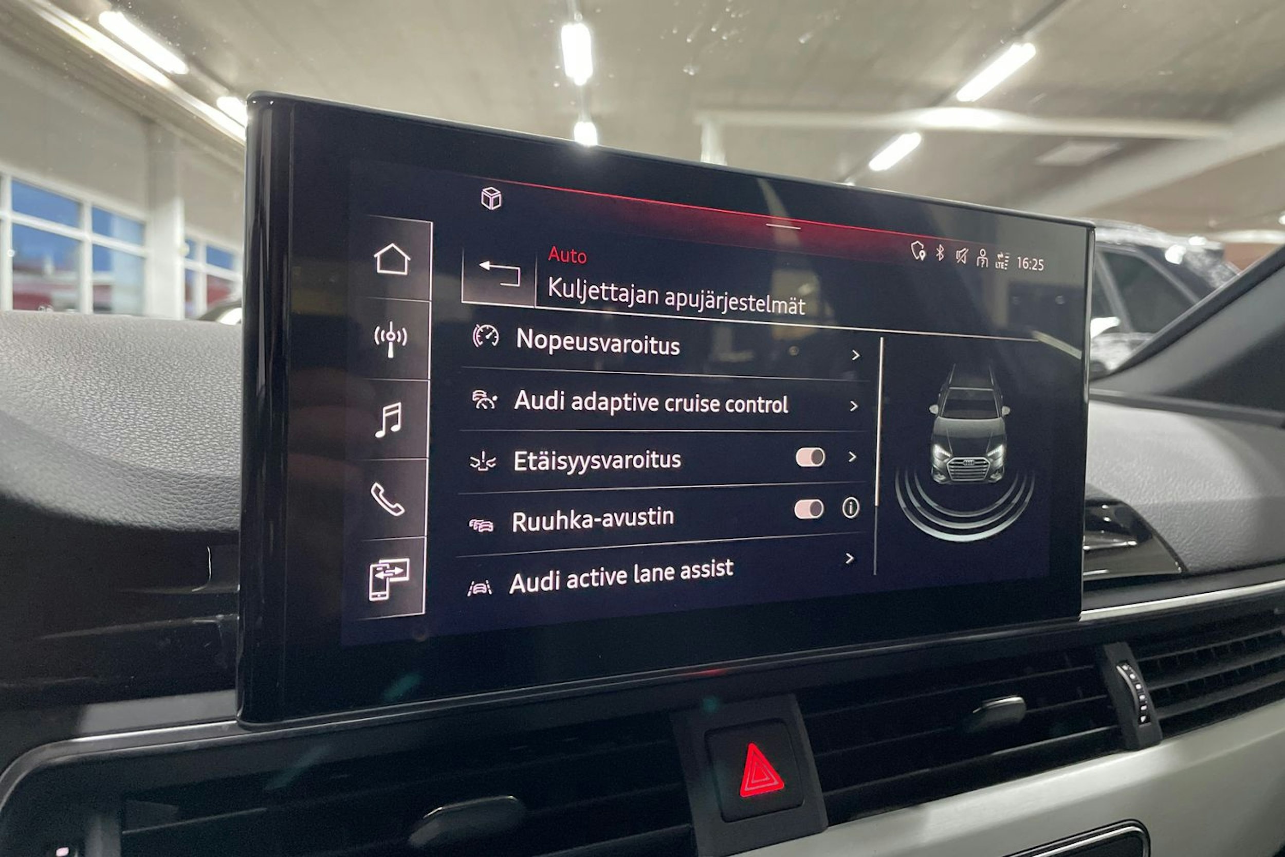 musta Audi A4 2023 kuva 20.