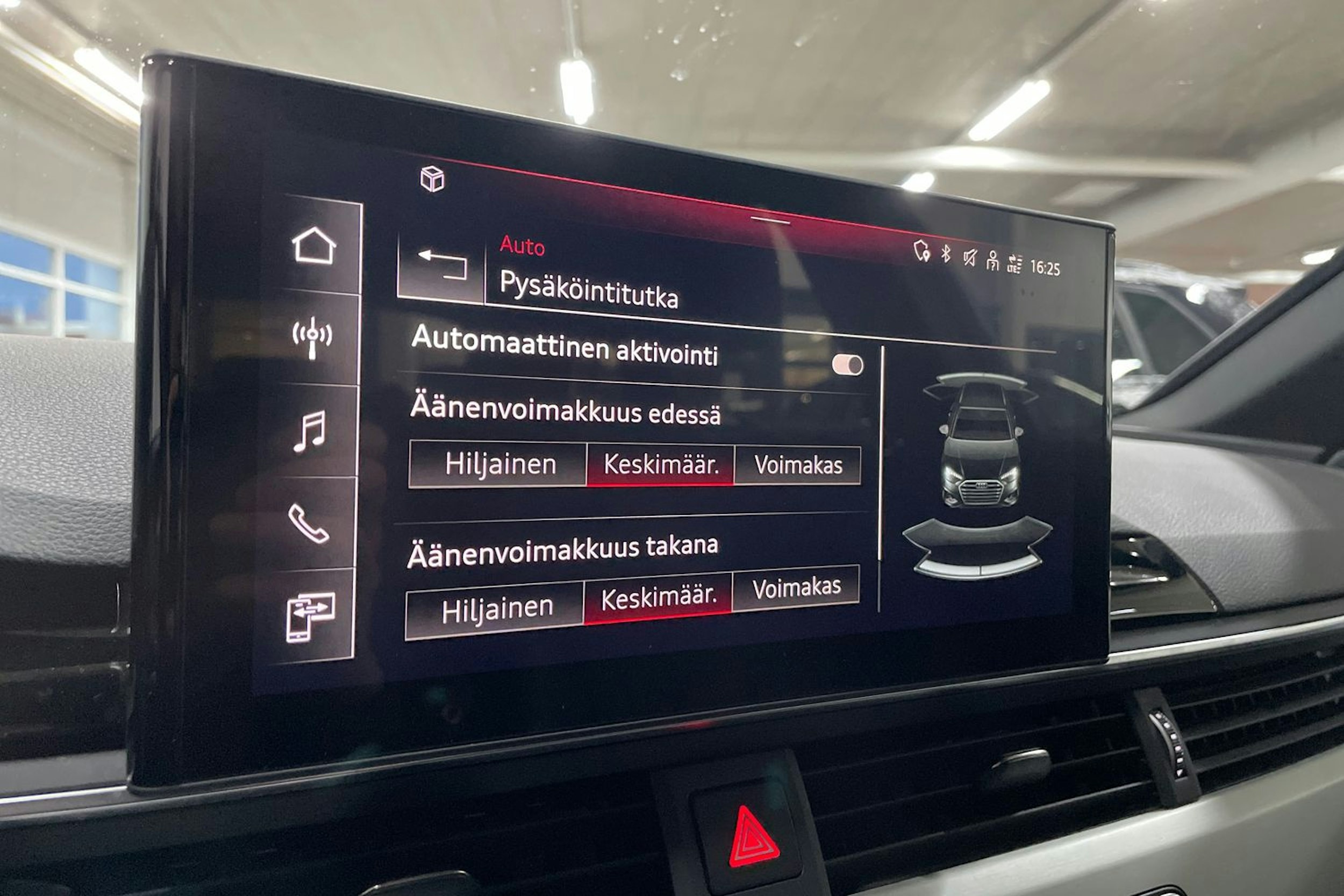 musta Audi A4 2023 kuva 21.