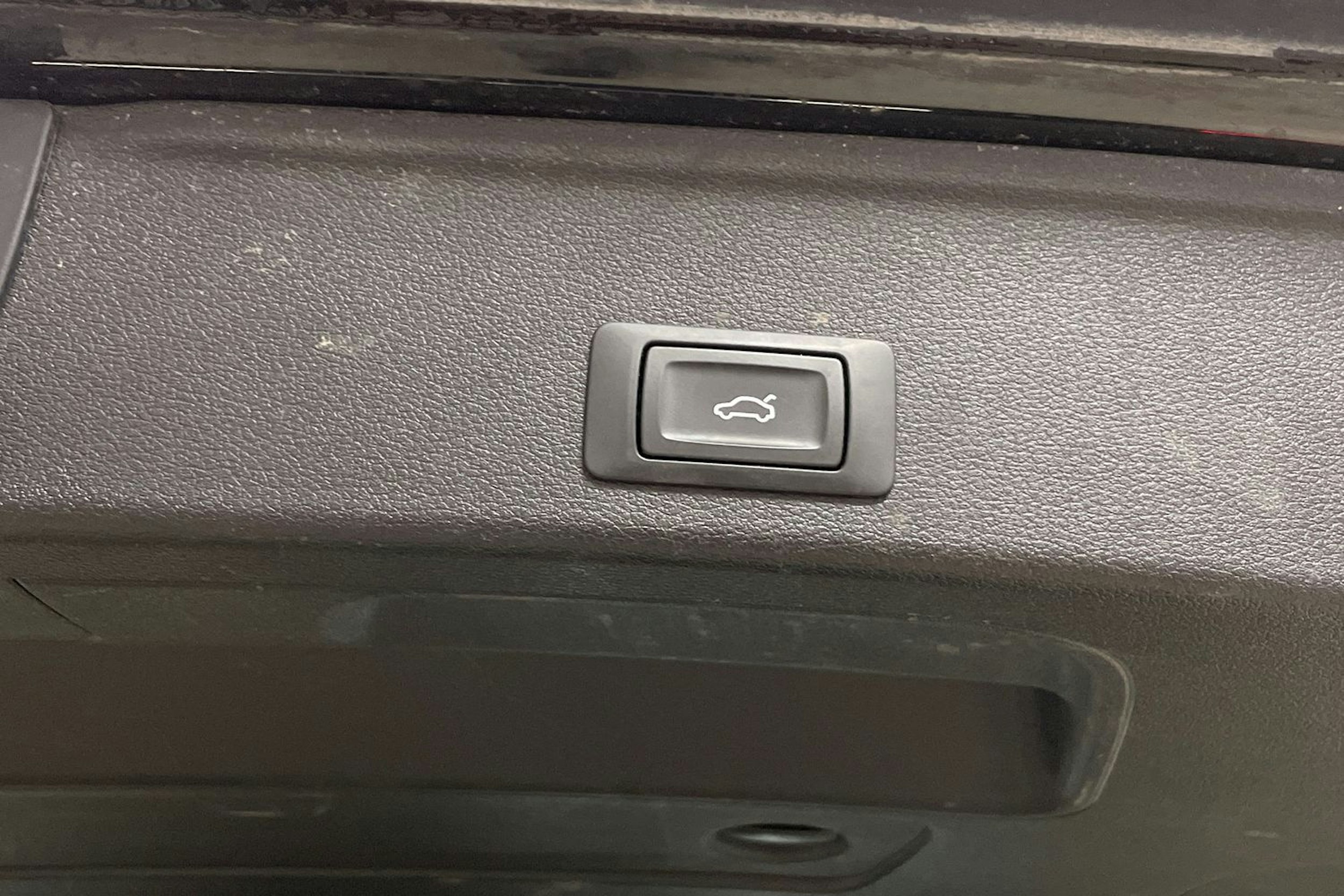 musta Audi A4 2023 kuva 28.