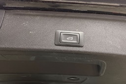 musta Audi A4 2023 kuva 28.