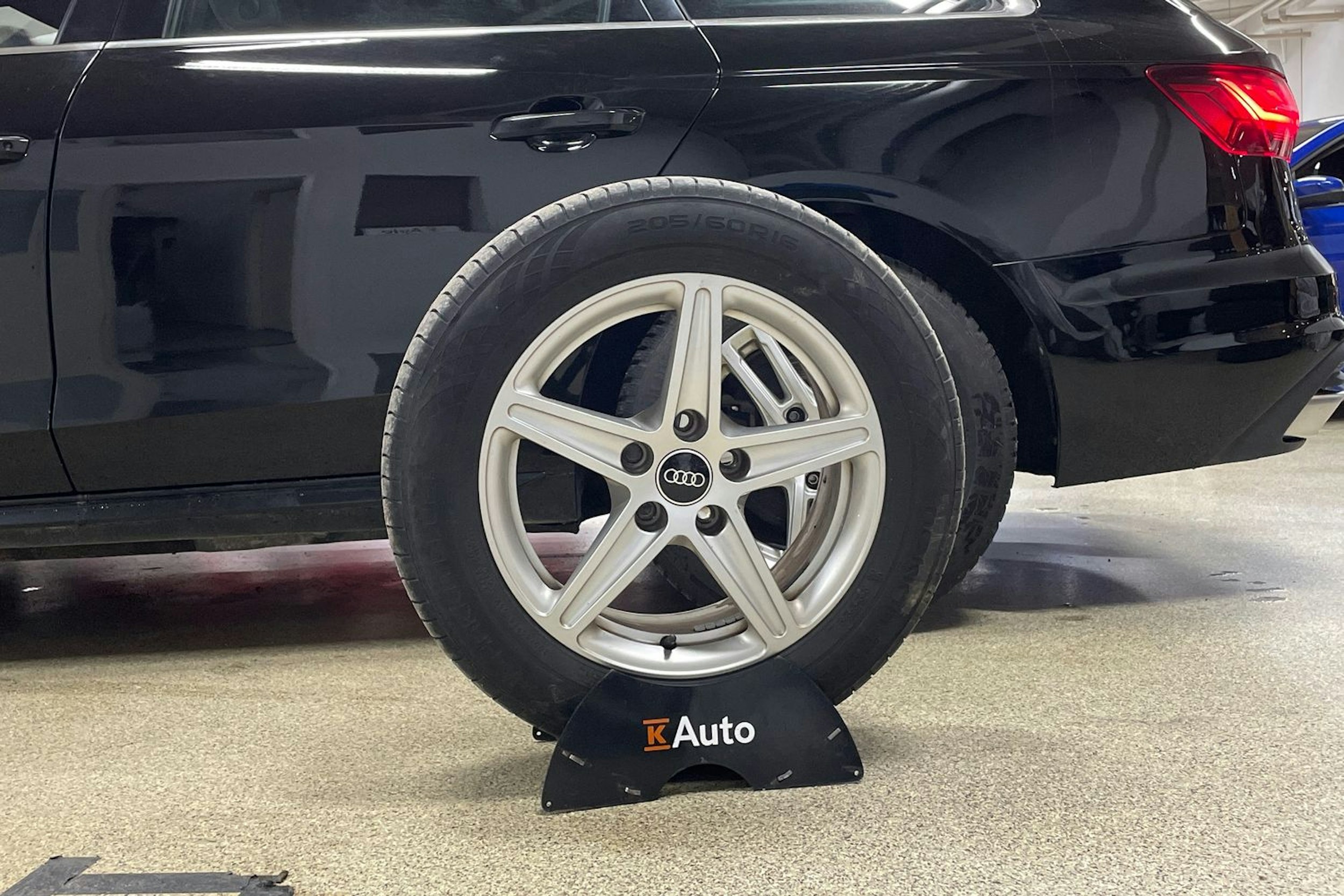 musta Audi A4 2023 kuva 29.