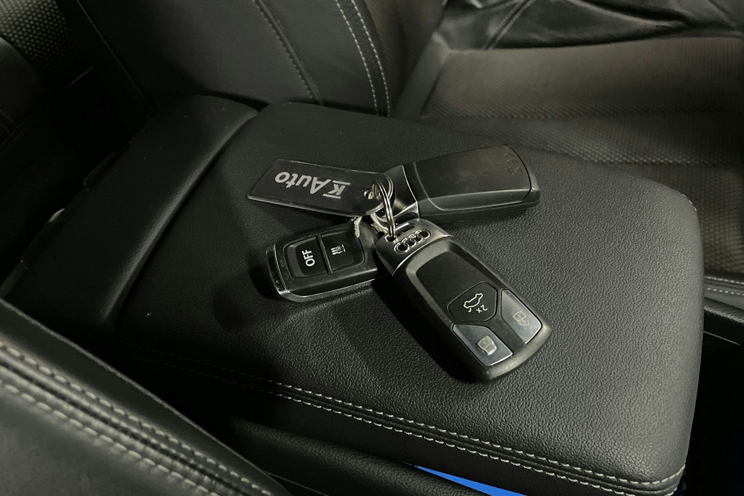 musta Audi A4 2023 kuva 31.