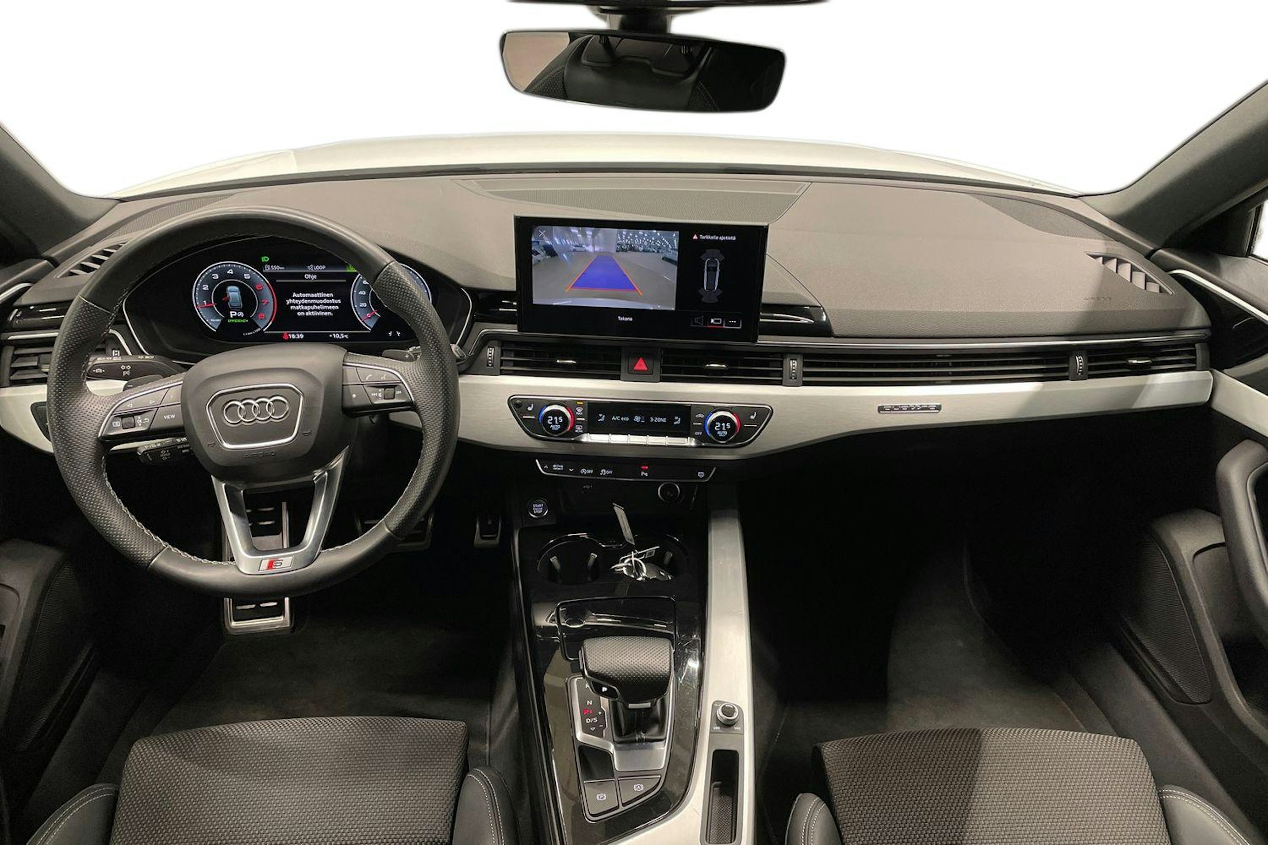 Valkoinen Audi A4 2023 kuva 9.