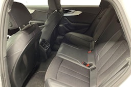 Valkoinen Audi A4 2023 kuva 10.