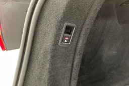 Valkoinen Audi A4 2023 kuva 18.