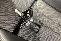 Valkoinen Audi A4 2023 kuva 20.