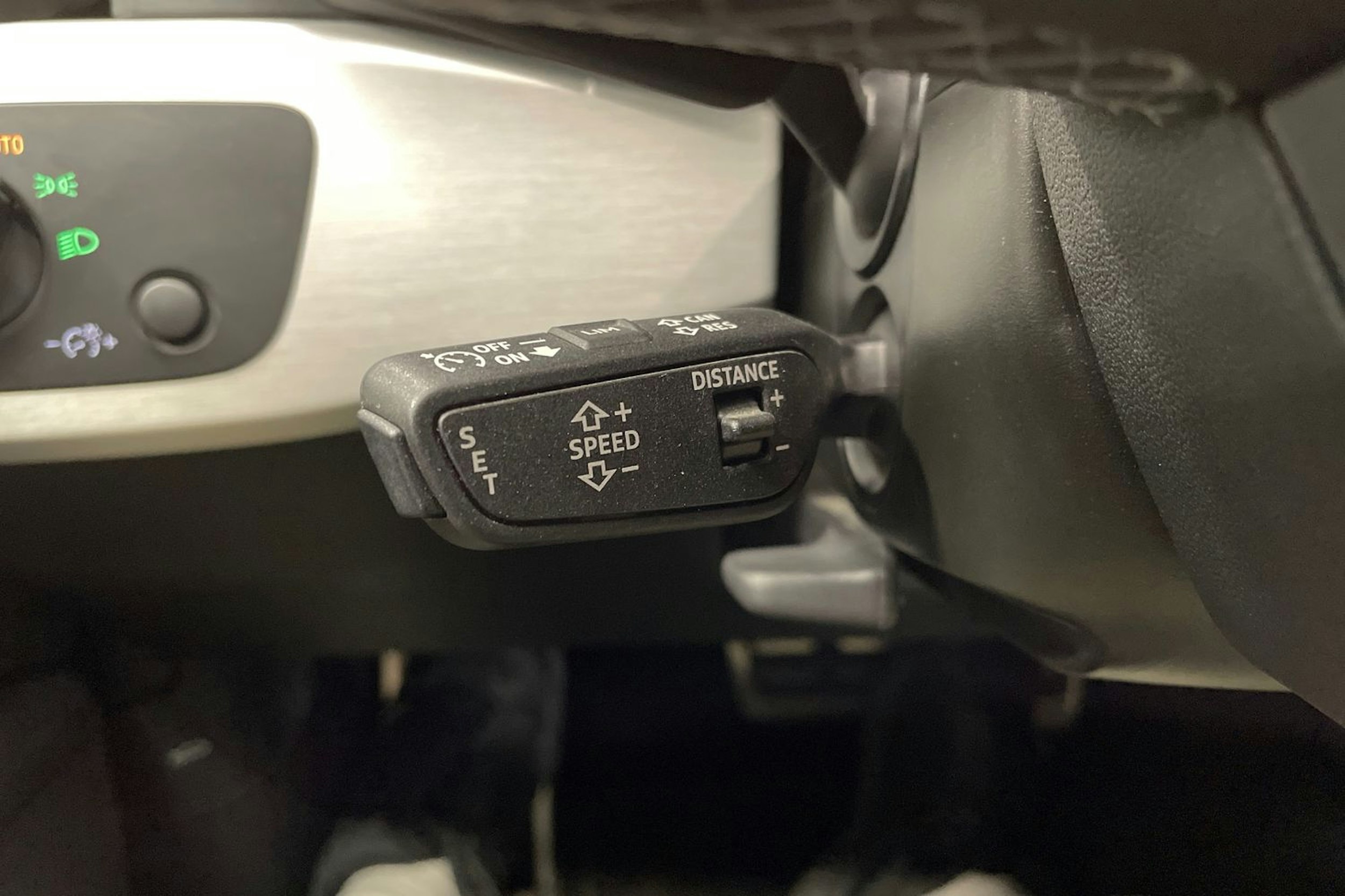 Valkoinen Audi A4 2023 kuva 21.