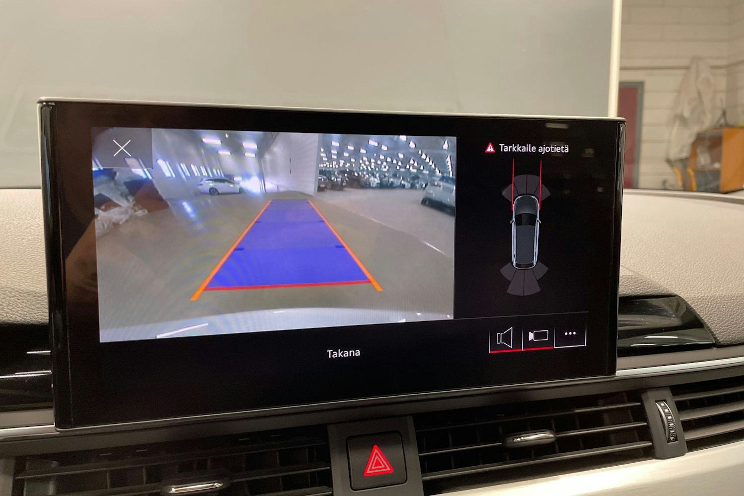 Valkoinen Audi A4 2023 kuva 22.