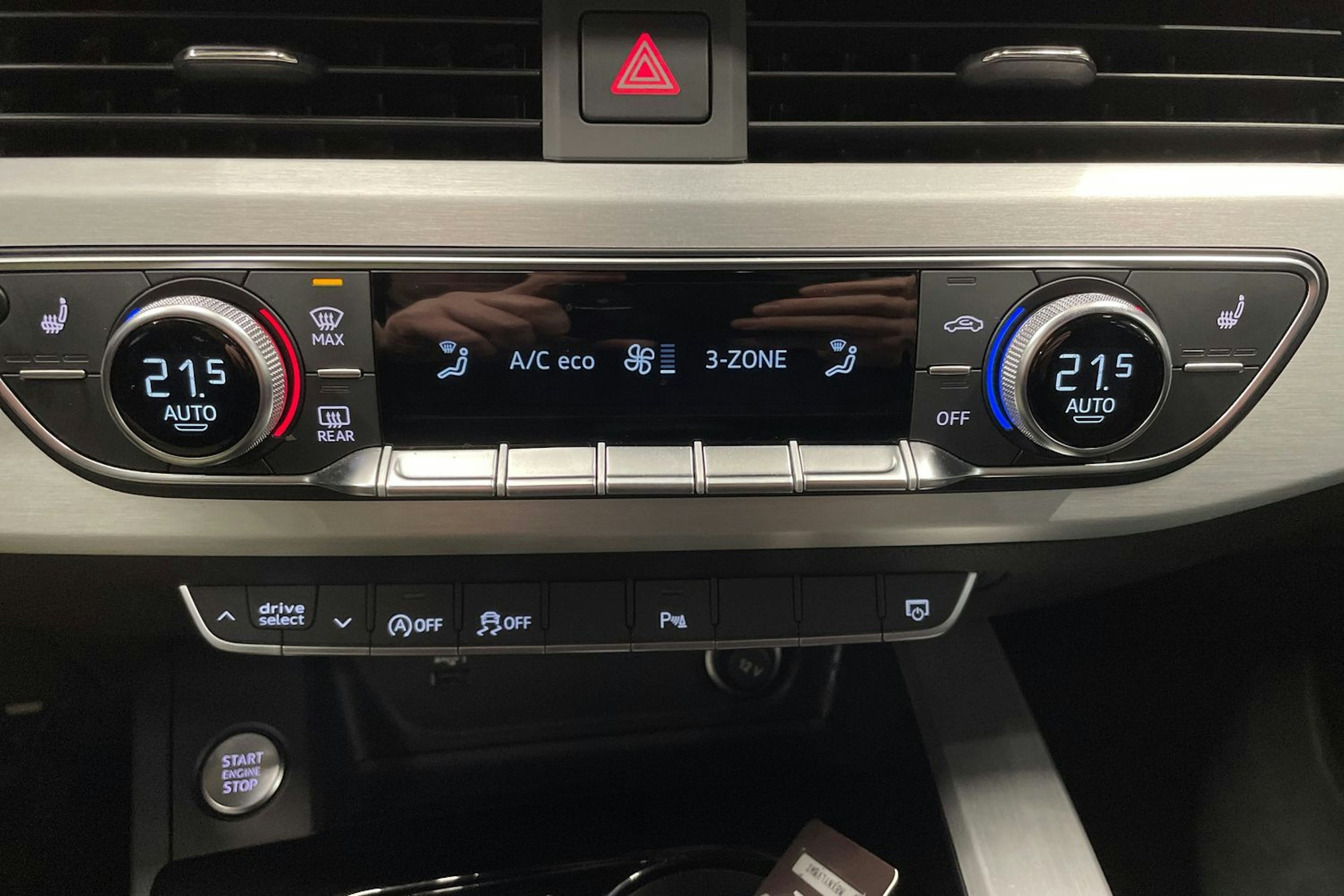 Valkoinen Audi A4 2023 kuva 23.