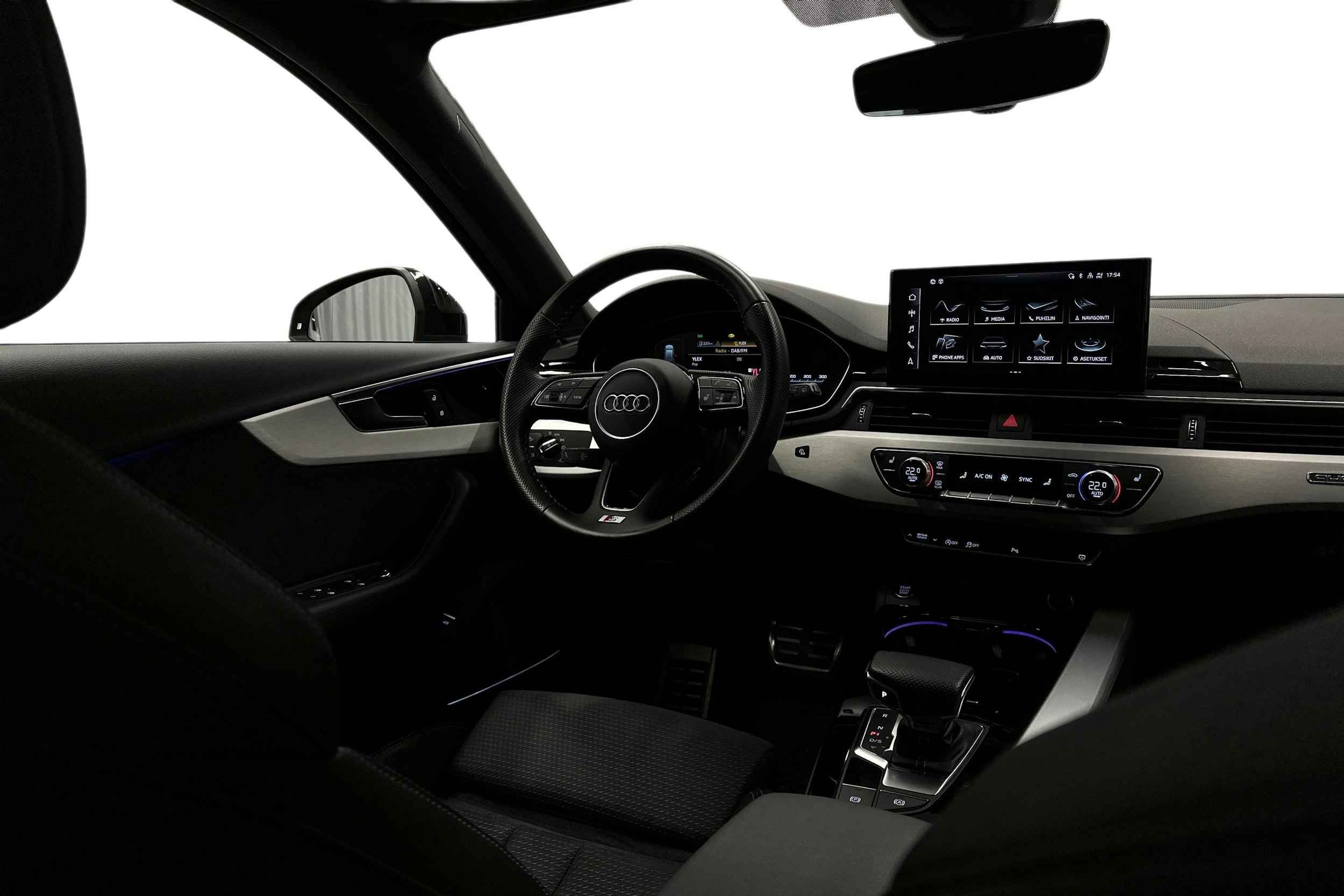 musta Audi A4 2023 kuva 7.