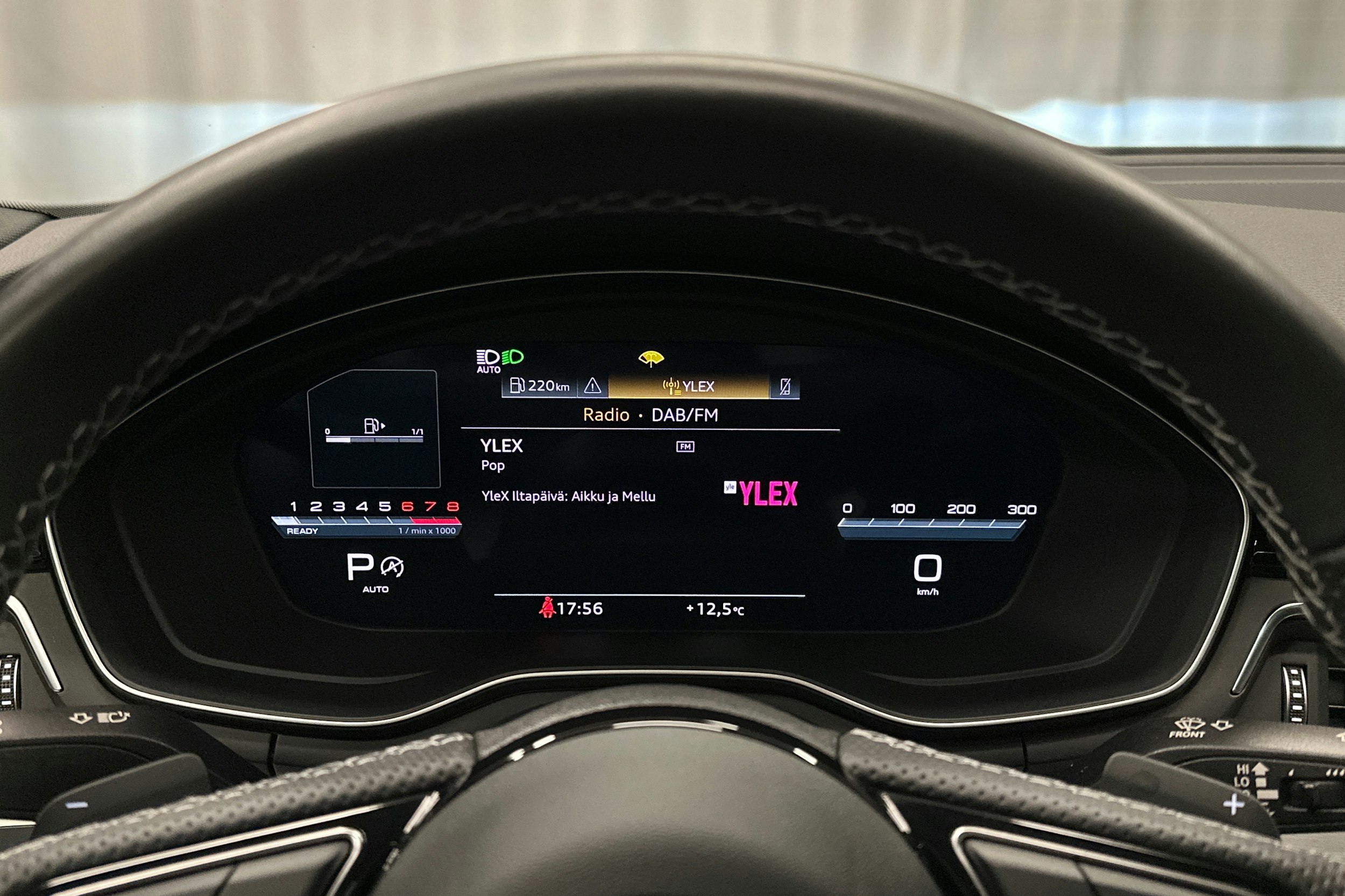 musta Audi A4 2023 kuva 13.