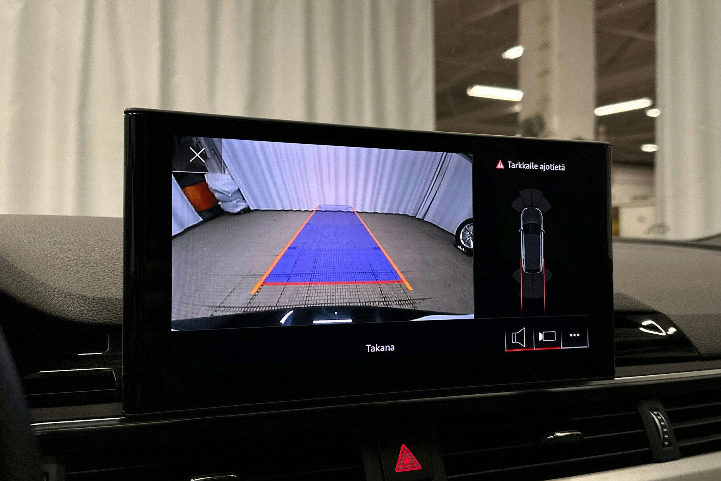 musta Audi A4 2023 kuva 15.