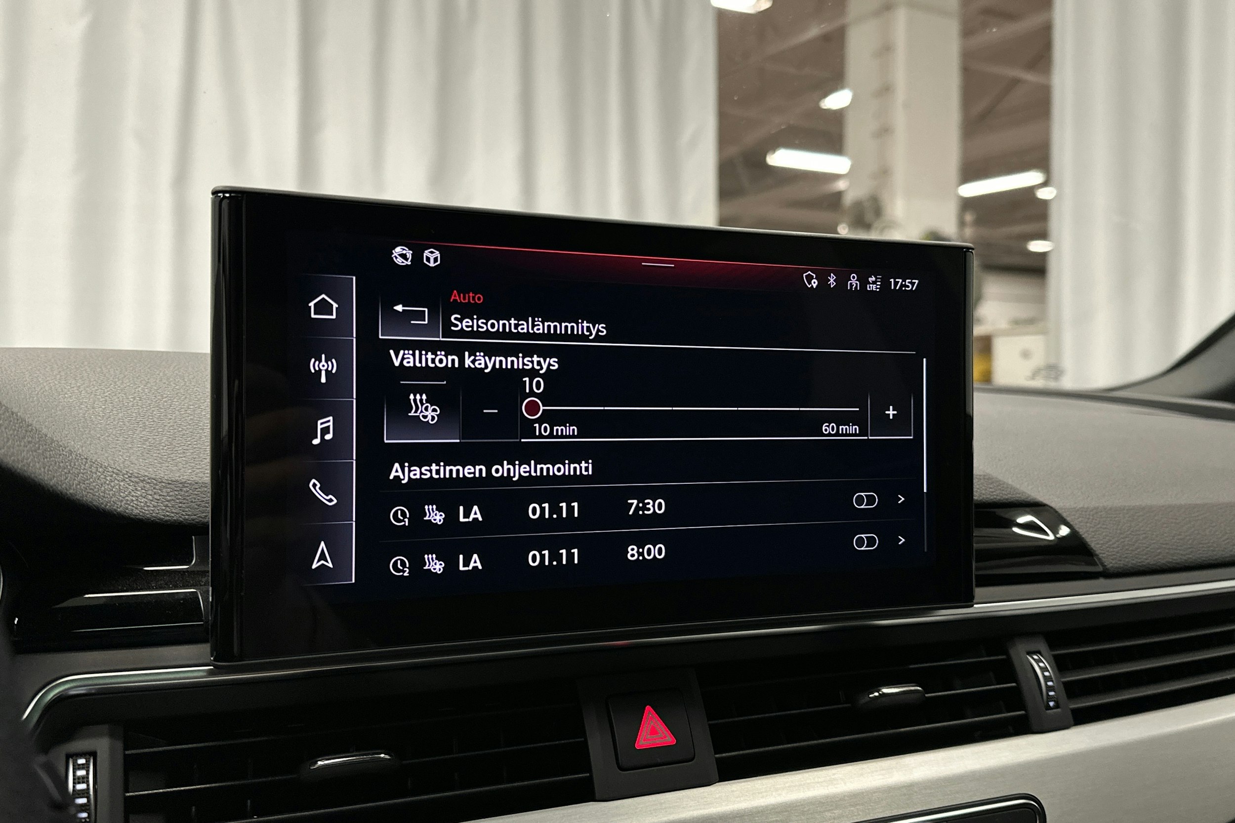 musta Audi A4 2023 kuva 17.