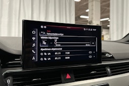 musta Audi A4 2023 kuva 17.