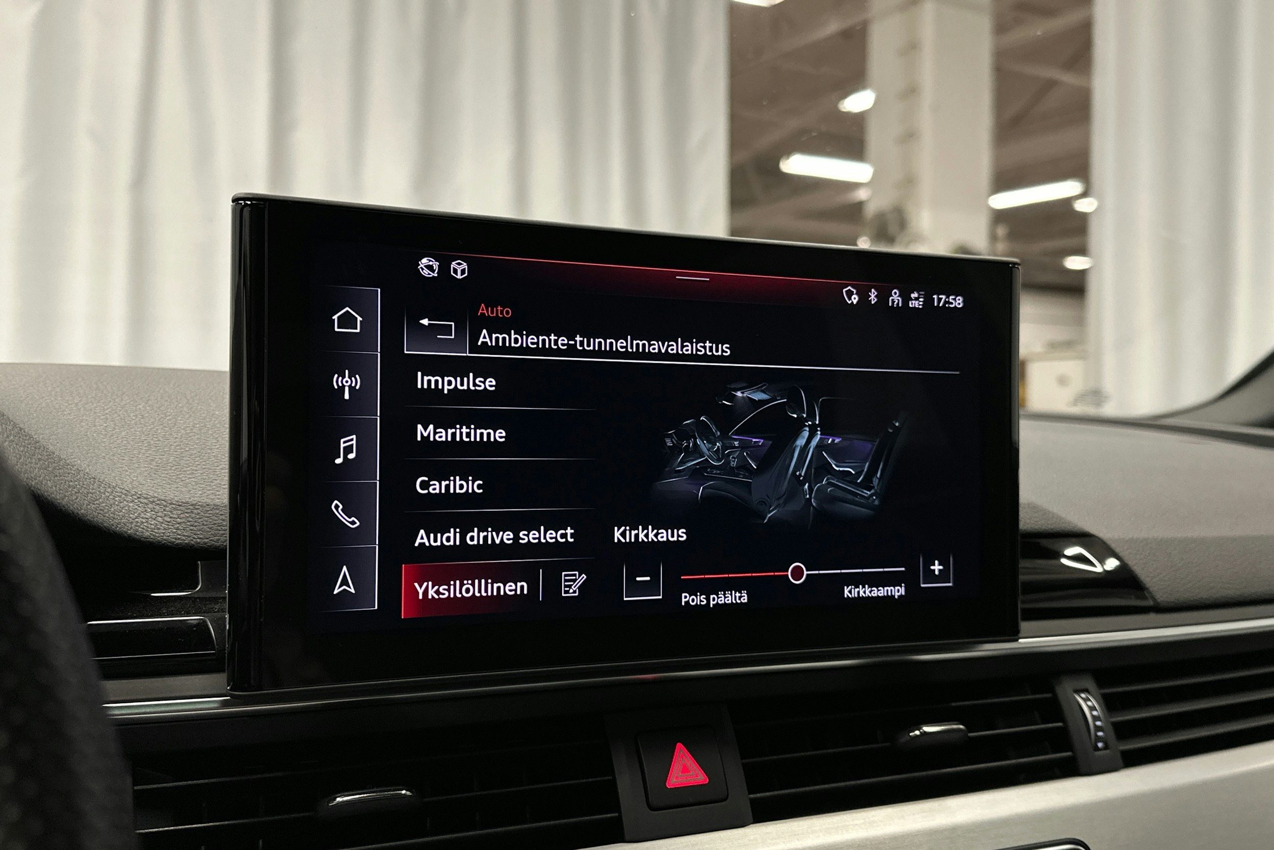 musta Audi A4 2023 kuva 18.