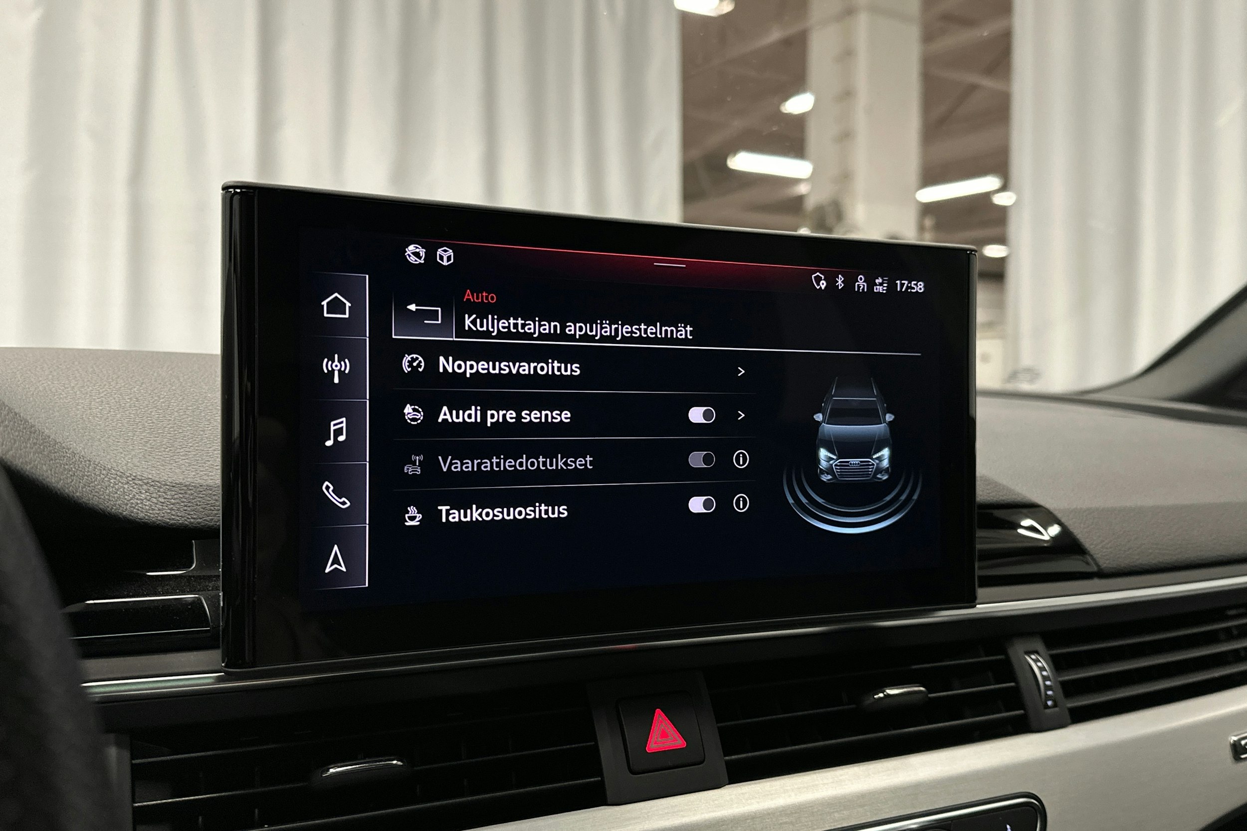 musta Audi A4 2023 kuva 19.