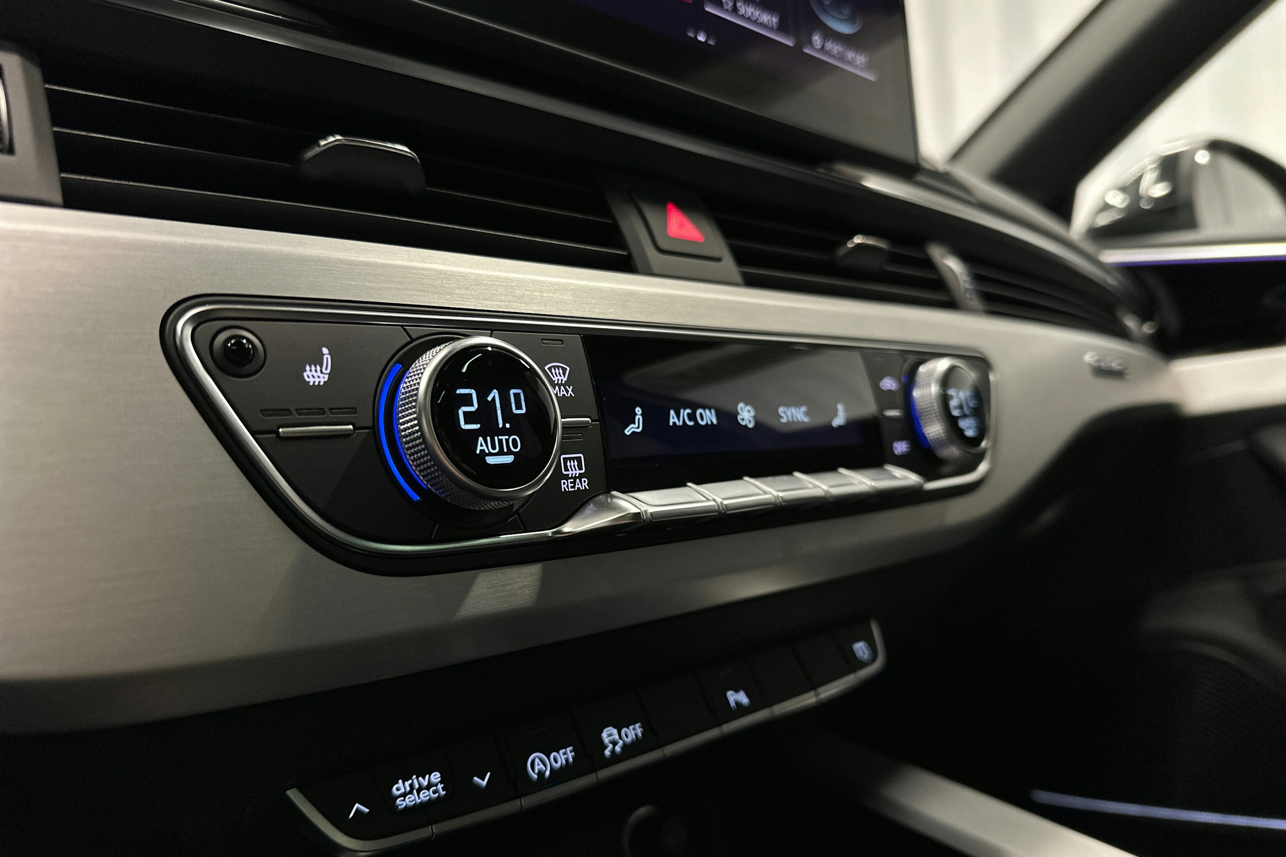 musta Audi A4 2023 kuva 20.