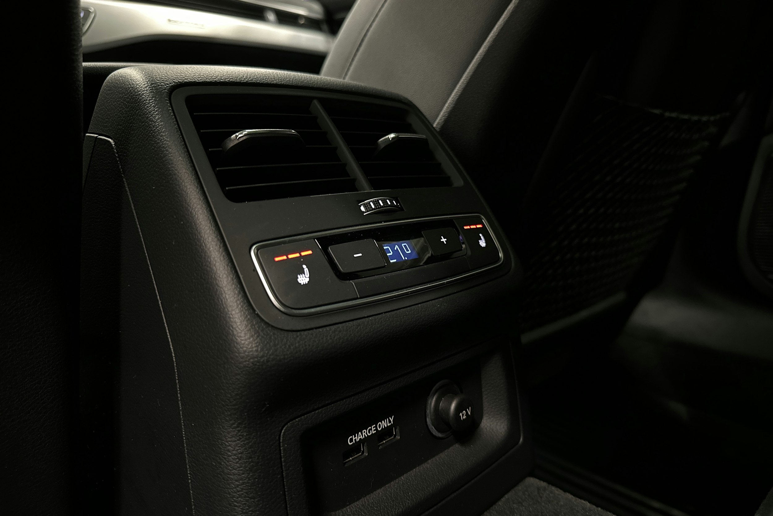 musta Audi A4 2023 kuva 26.