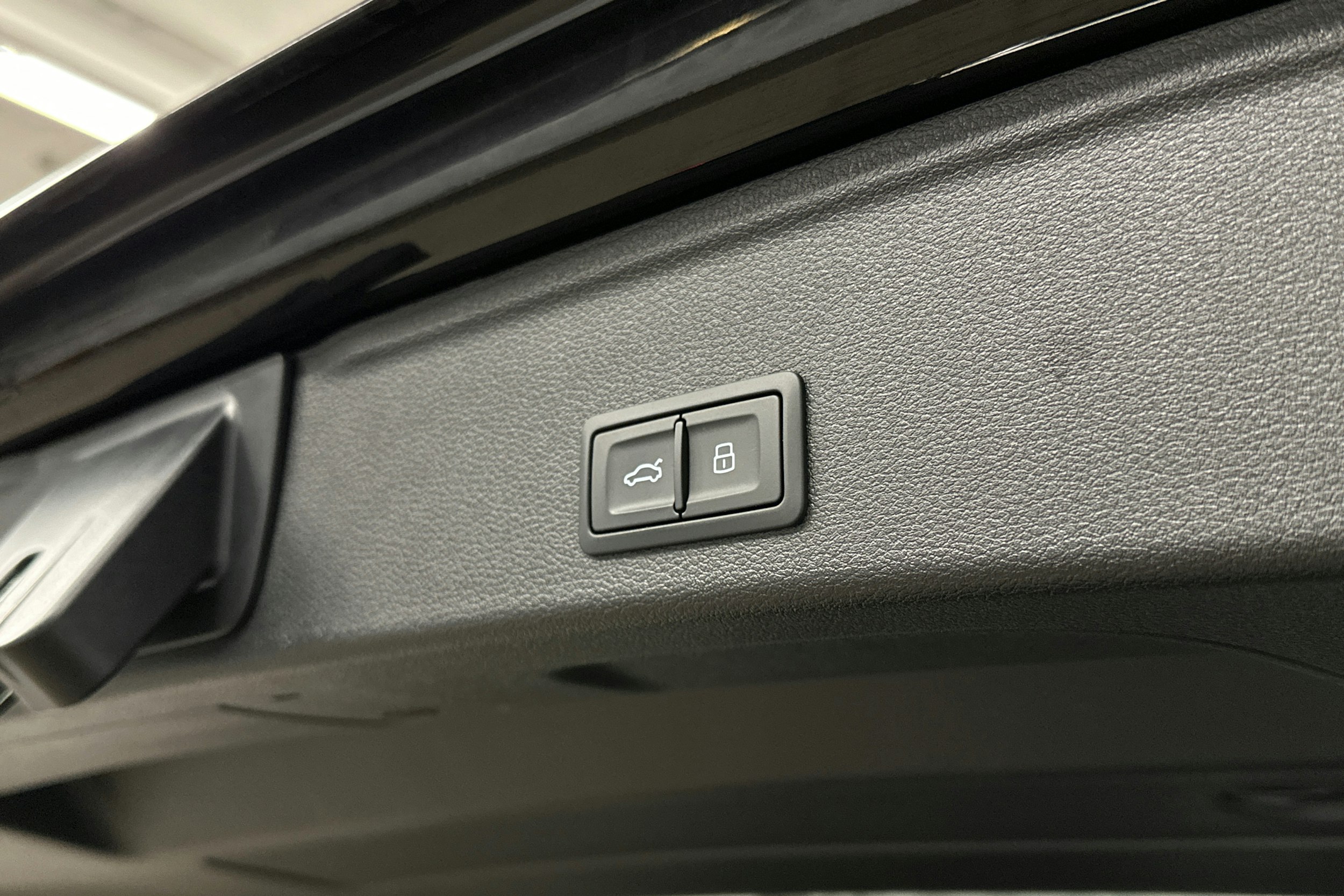 musta Audi A4 2023 kuva 28.