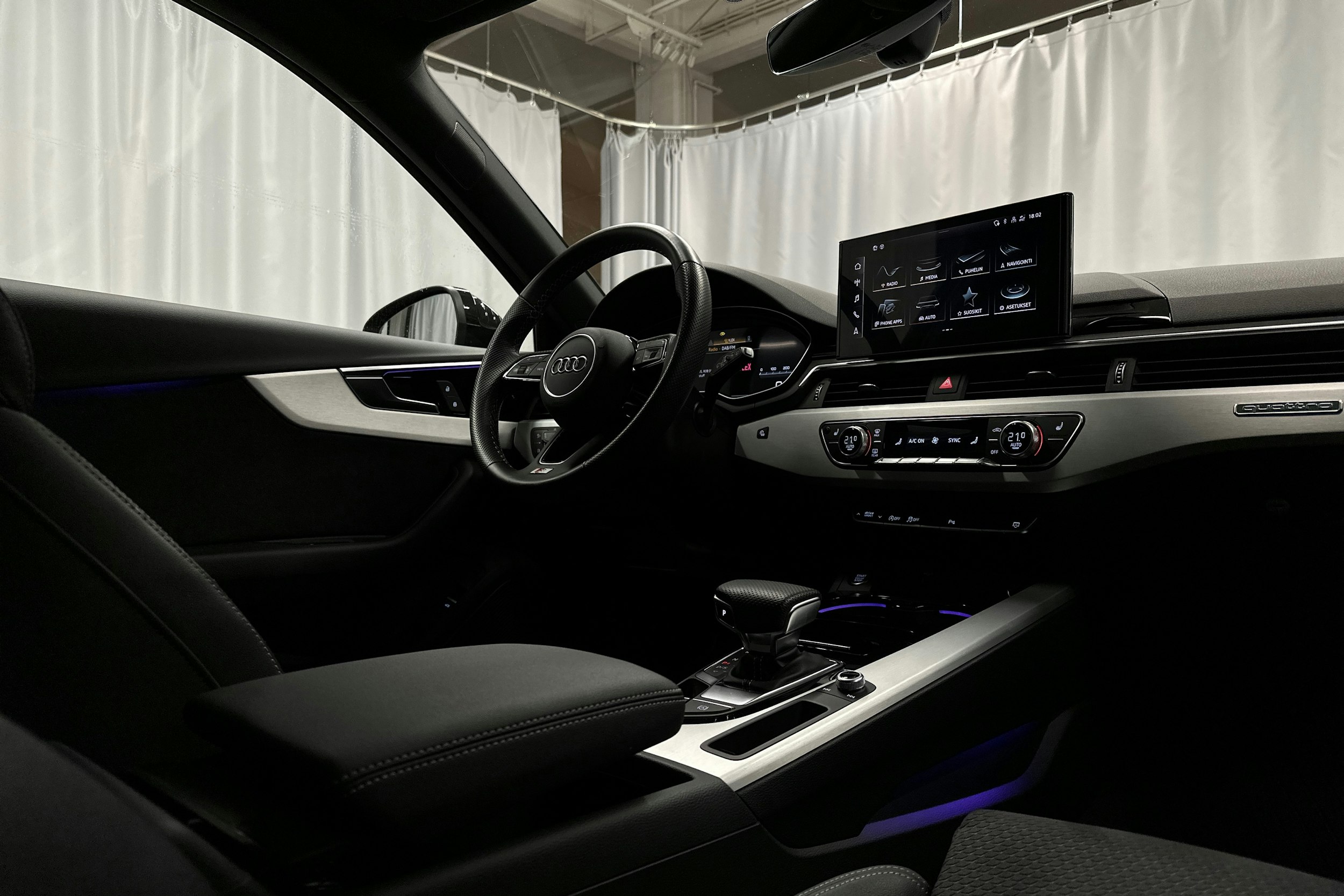 musta Audi A4 2023 kuva 30.