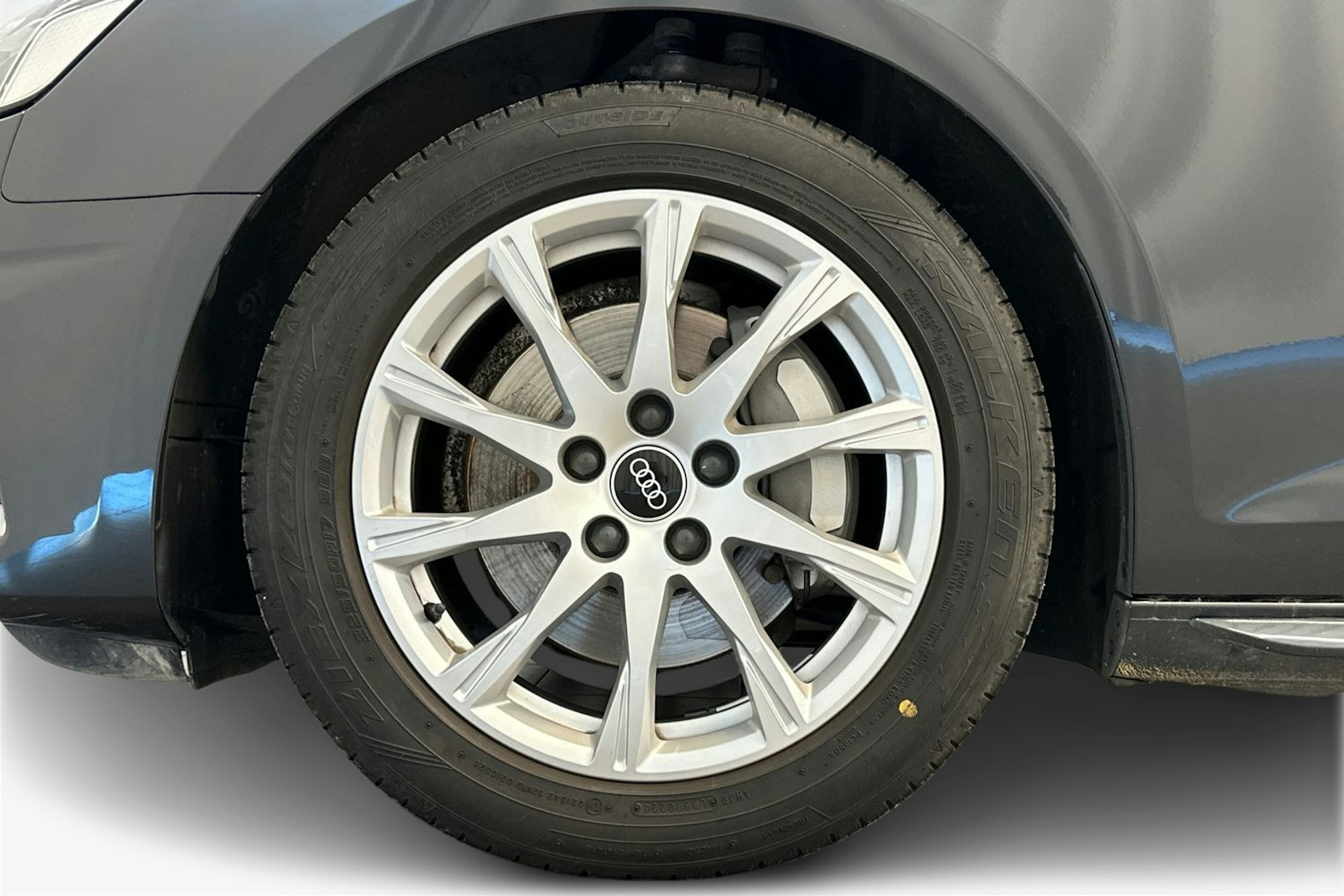 harmaa Audi A4 2023 kuva 11.