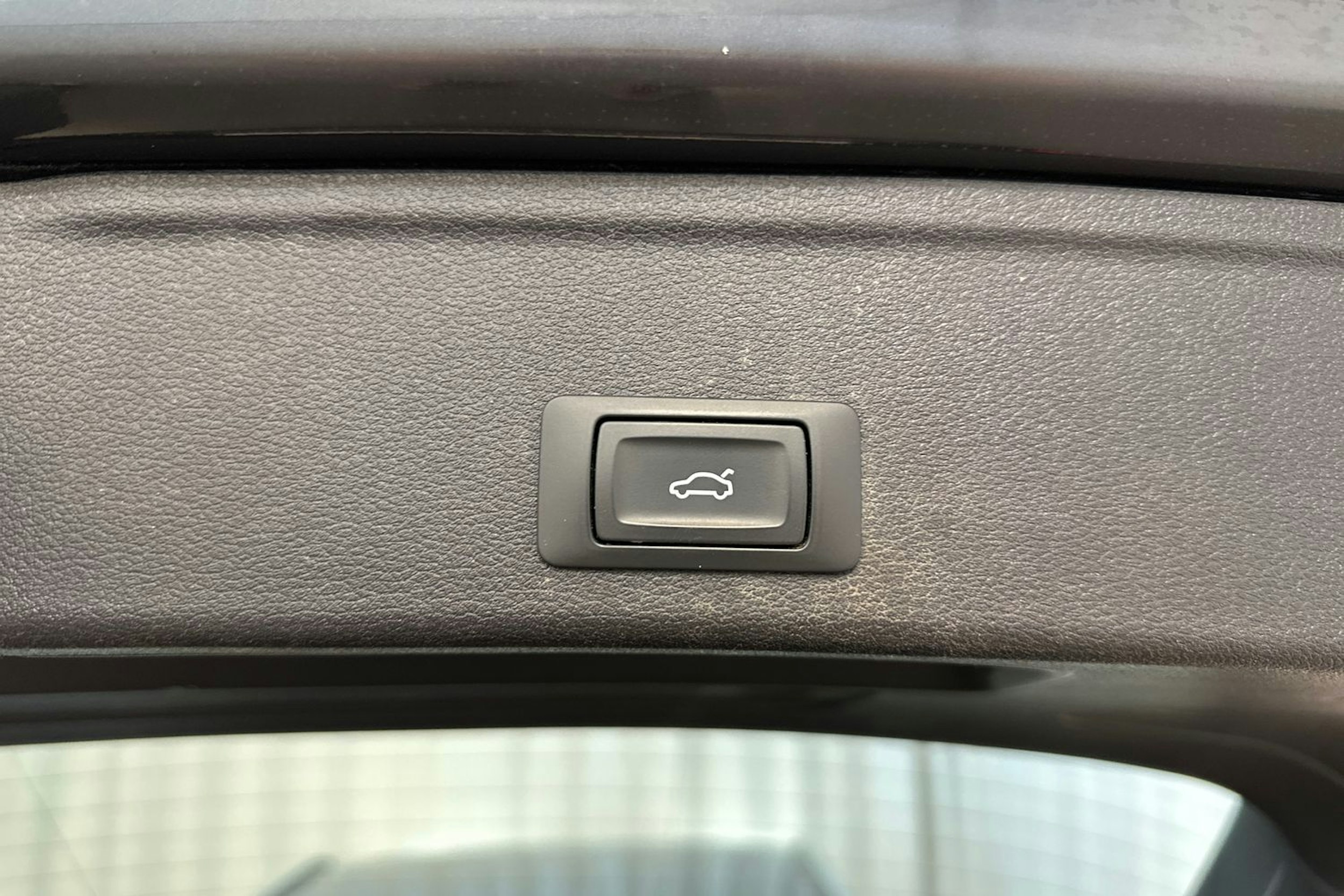 harmaa Audi A4 2023 kuva 16.